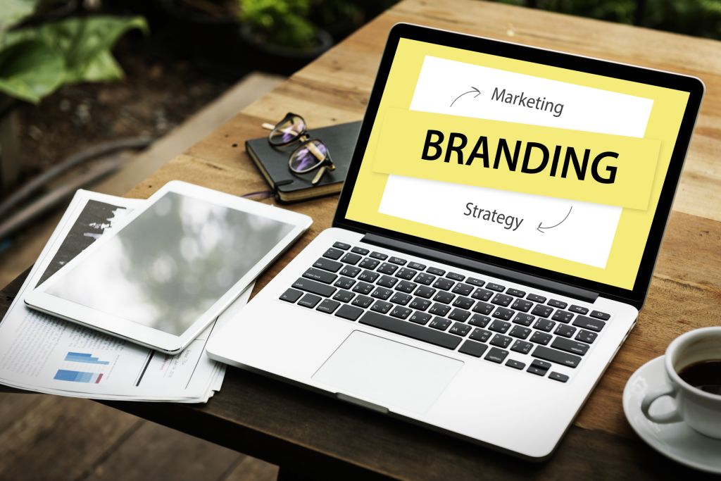Ilustrasi branding strategy marketing.