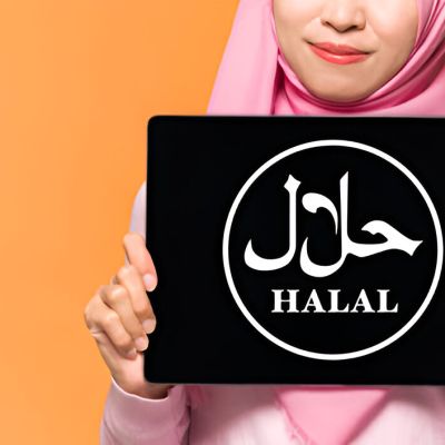 Sertifikasi produk berlabel halal.